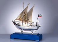 Souvenir Budaya Arab Basis Kayu / Model Perahu Ikan Dengan Bendera Kustom