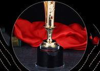 Crystal Globe Melubangi Permukaan Penghargaan Trophy Kustom Dengan Kotak Hadiah