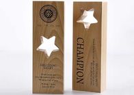 Penghargaan Piala Bintang Ukiran Kayu Kustom / Lasing Logo Star Design Untuk Staf