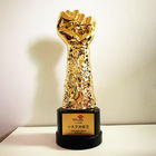 Hadiah cinderamata Golden Polyresin Fist Trophy Company Staff Awards