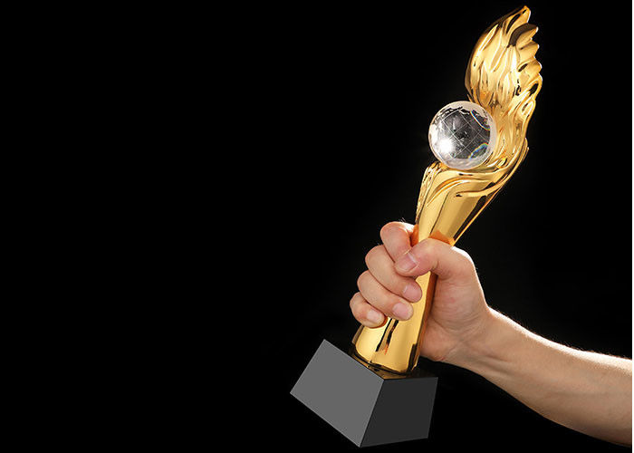 Piala Trofi Resin Buatan / Piala Penghargaan Dengan Bola Kristal