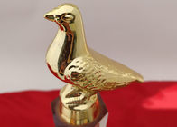 Logo Kustom Piala Piala Kristal Tiga Ukuran Opsional Dengan Resin Pigeon