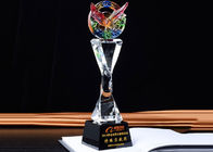 Piala Dan Penghargaan Pangkalan Kristal Dengan Elang Glaze Berwarna Di Atas