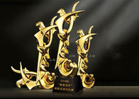 Piala Poly Resin Bahan Penghargaan Piala Dengan Desain Gambar Abstrak